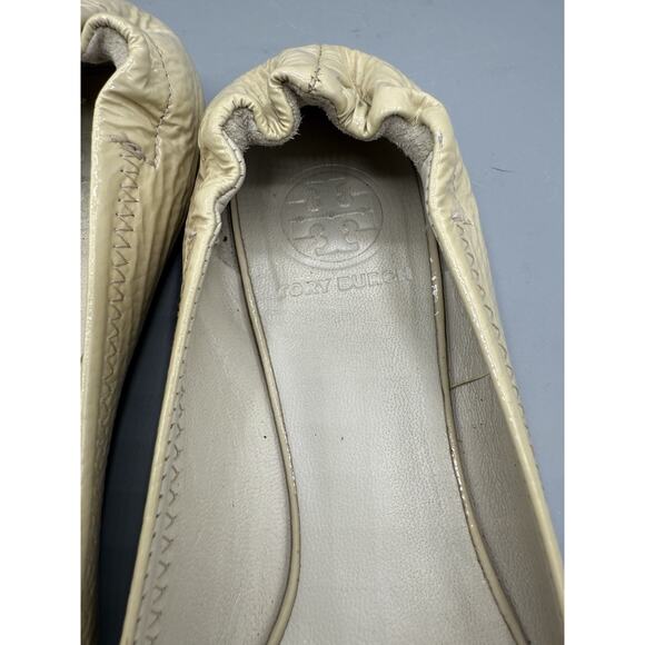 Tory Burch Reva Ballet Flats Ivory Patent Leather Gold Logo Womens 7 - Picture 4 of 6